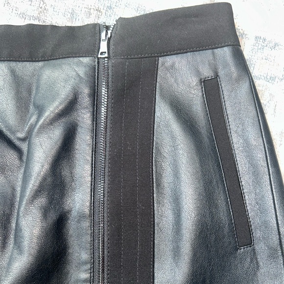 BCBG Max Azria Leather Skirt with Zipper Detail - Picture 3 of 6